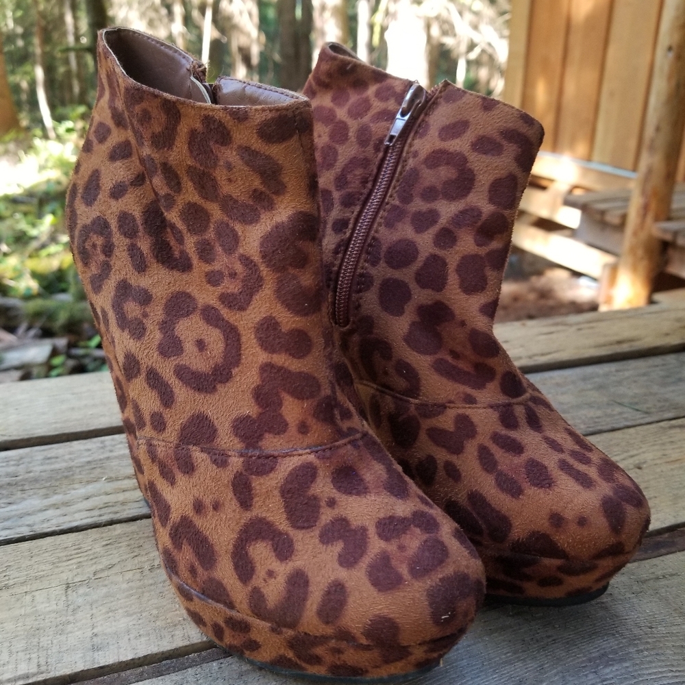 Size 8 High Heel Boots Shoes Club Couture Leopard Print Zipper Side Ladies